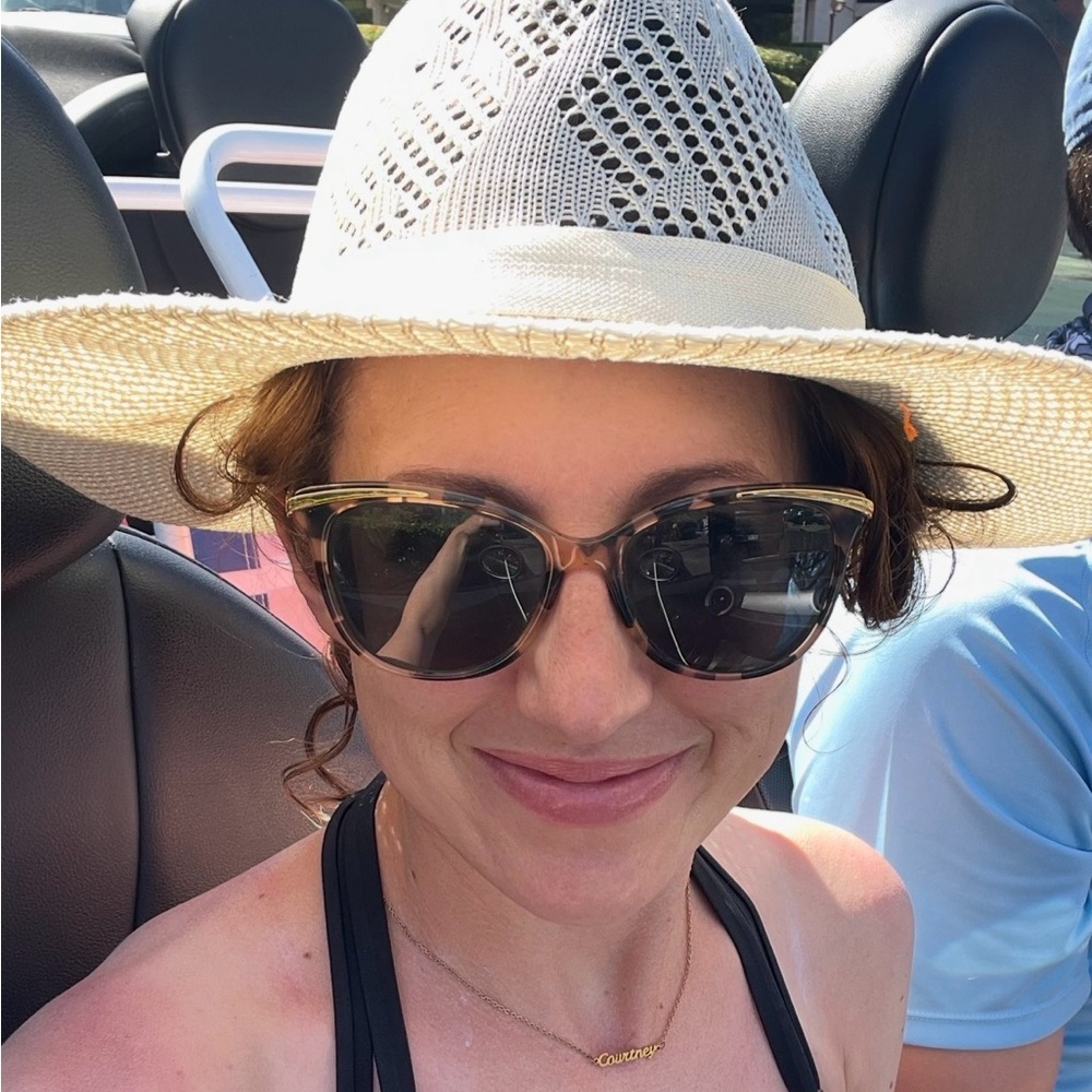 Meet your Posher, Courtney